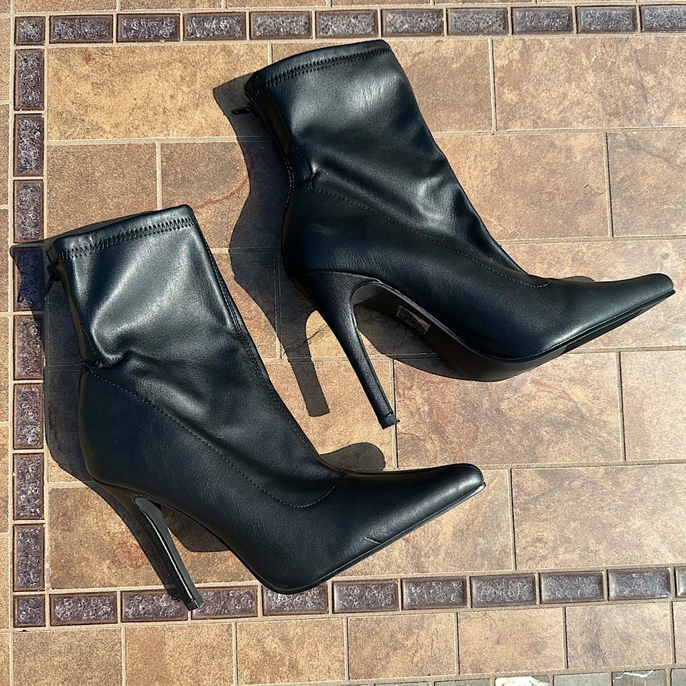 Forever 21 Black Faux Leather Stiletto Booties Size 9